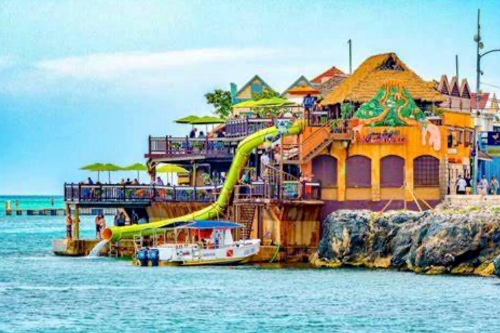 La Rosa With Spectacular View Of